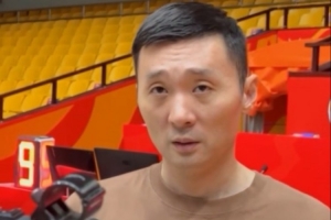 刘炜：赵睿膝盖和跟腱出了一些问题 需要康复一段时间