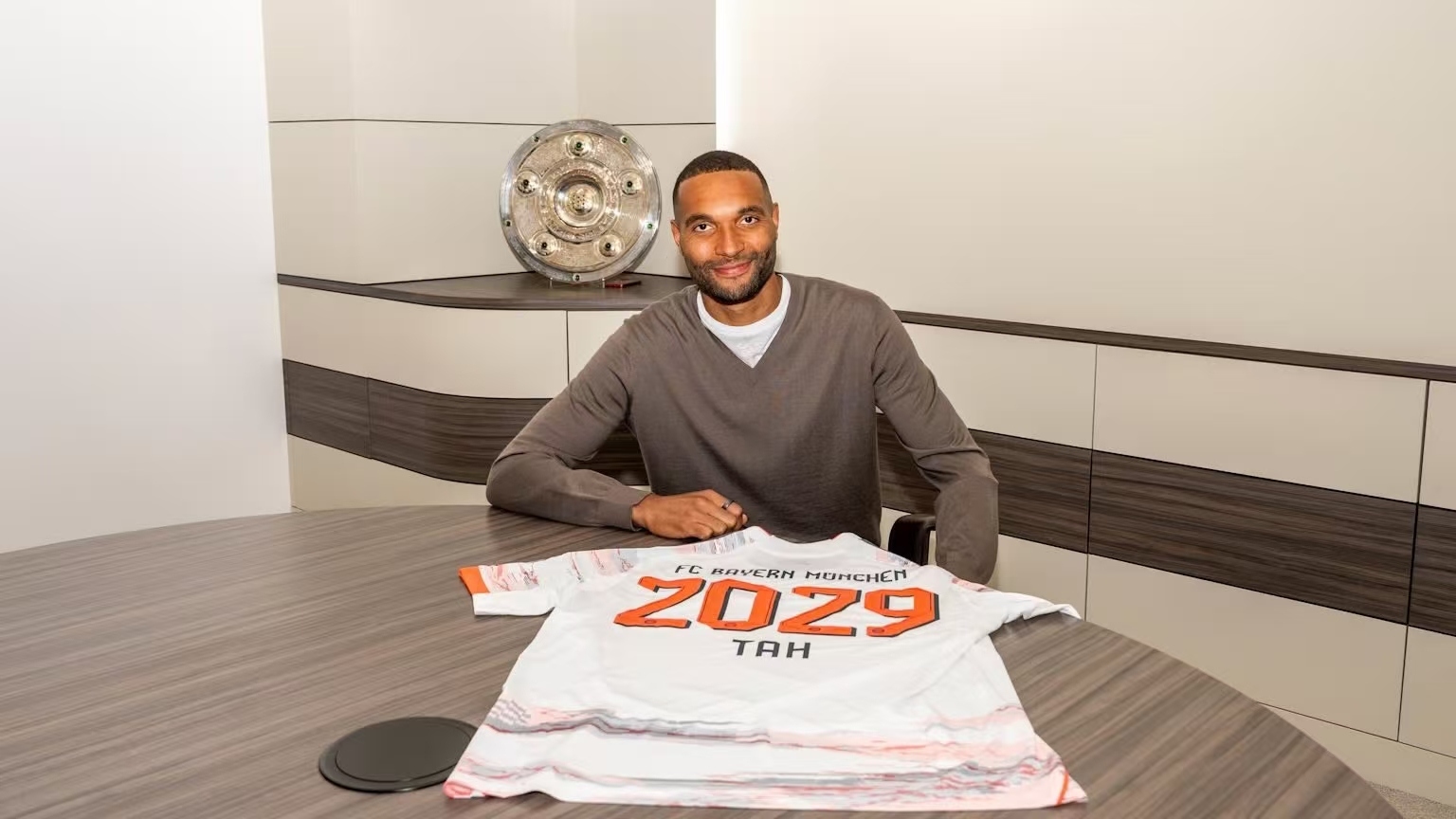 188体育平台-罗马诺：拜仁与勒沃库森就若纳唐·塔参加世俱杯的费用达成一致