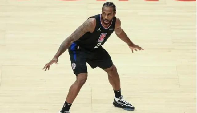 188金宝博体育-8投2中正负值+26 莱昂纳德回归比险胜意义更重要